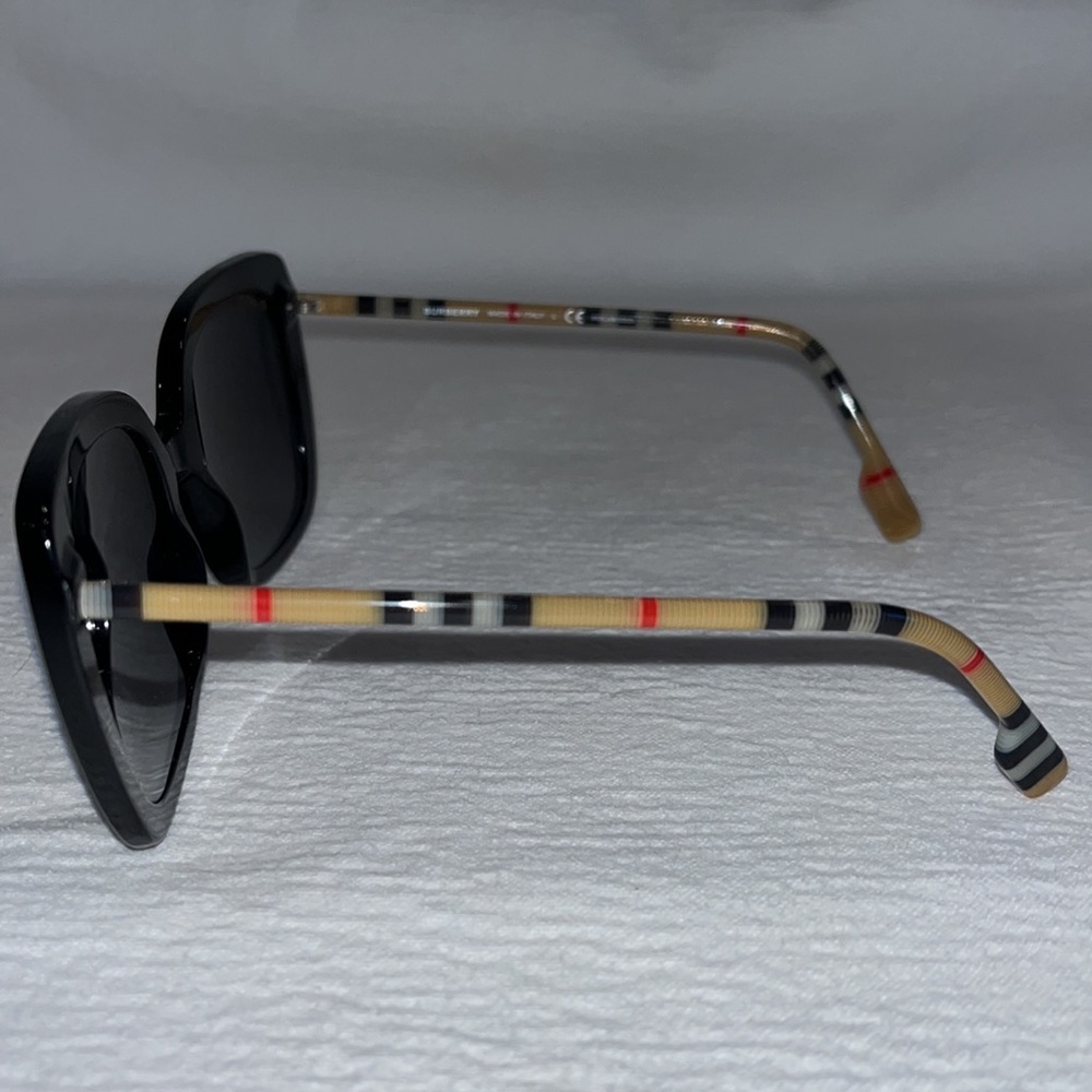 EUC Womens Burberry Caroll Sunglasses - Picture 5 of 7